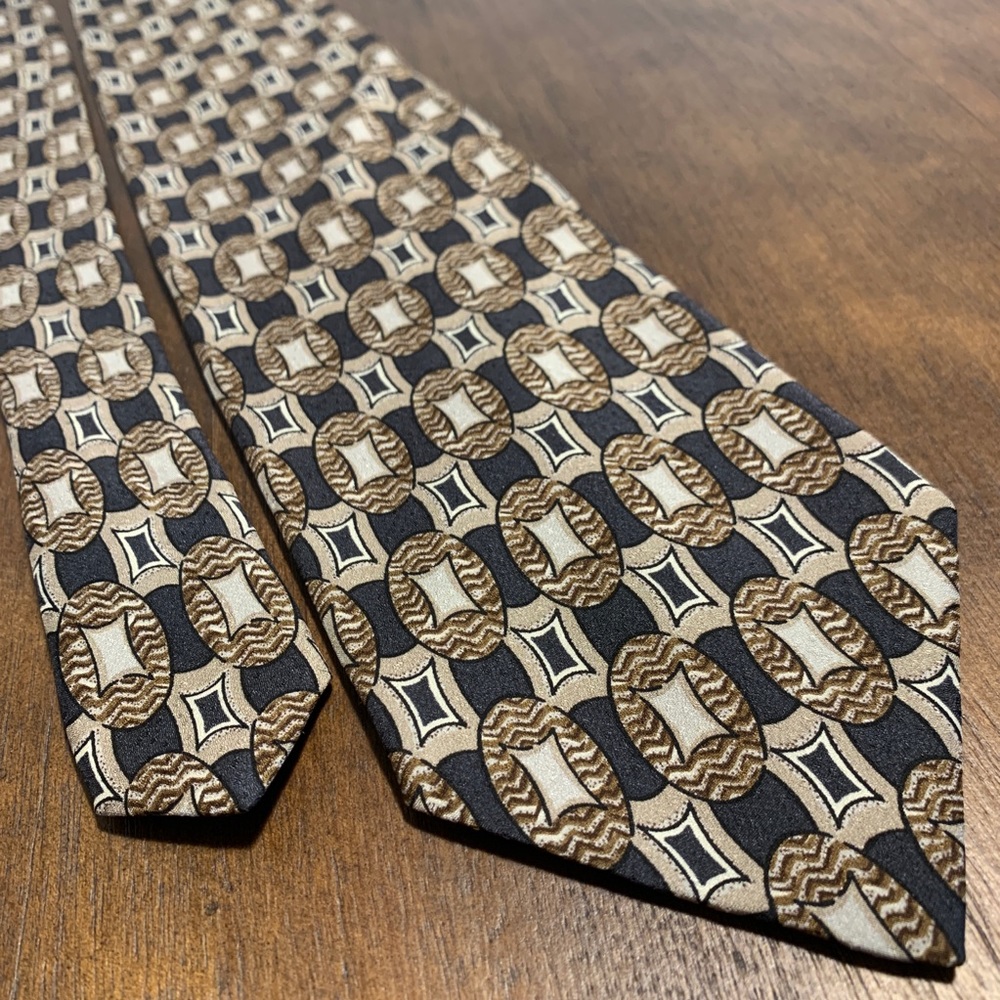 Geometric silk neck tie